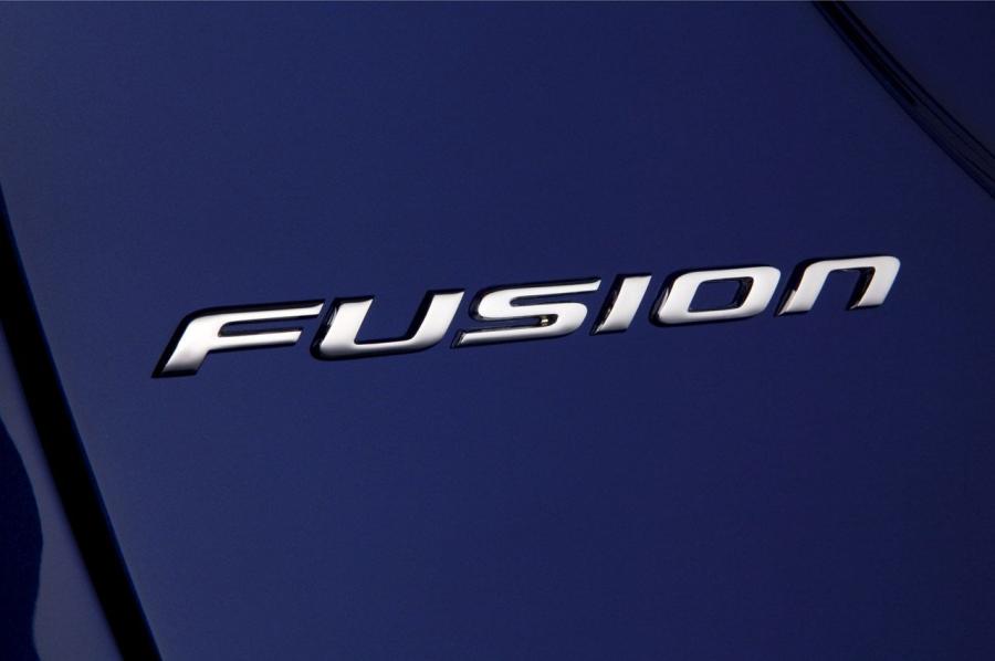  Ford Fusion Hybrid Titanium 2013 года  (фото 2 из 22)